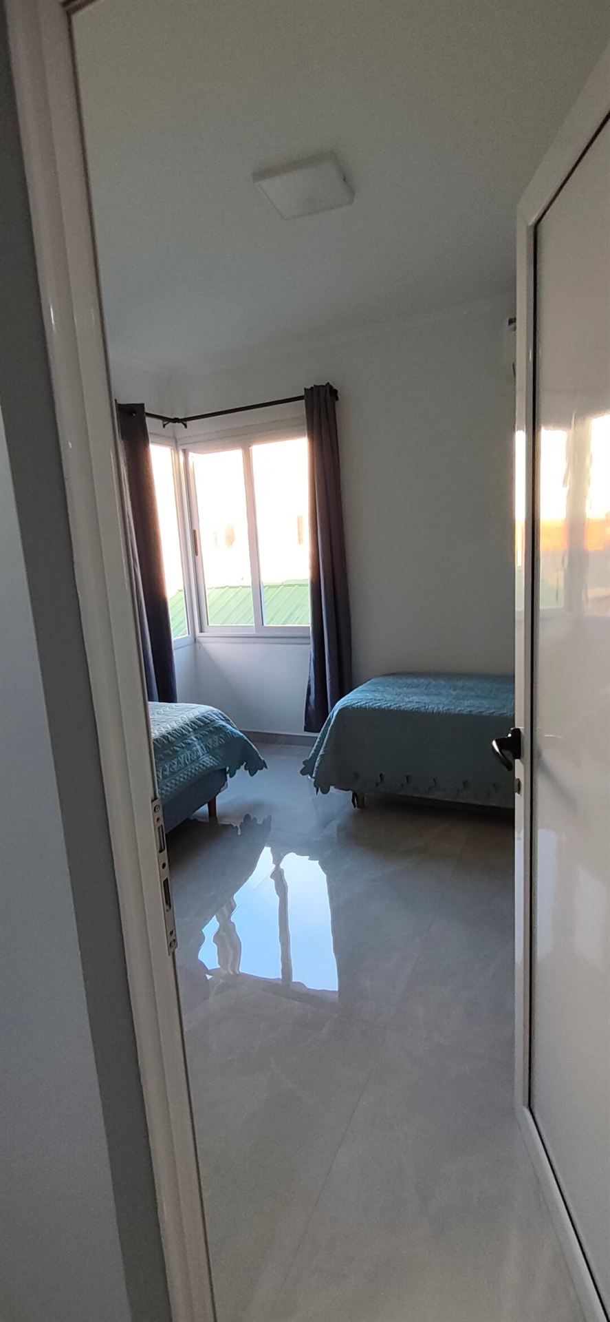 Dormitorio con espejo de cuerpo entero