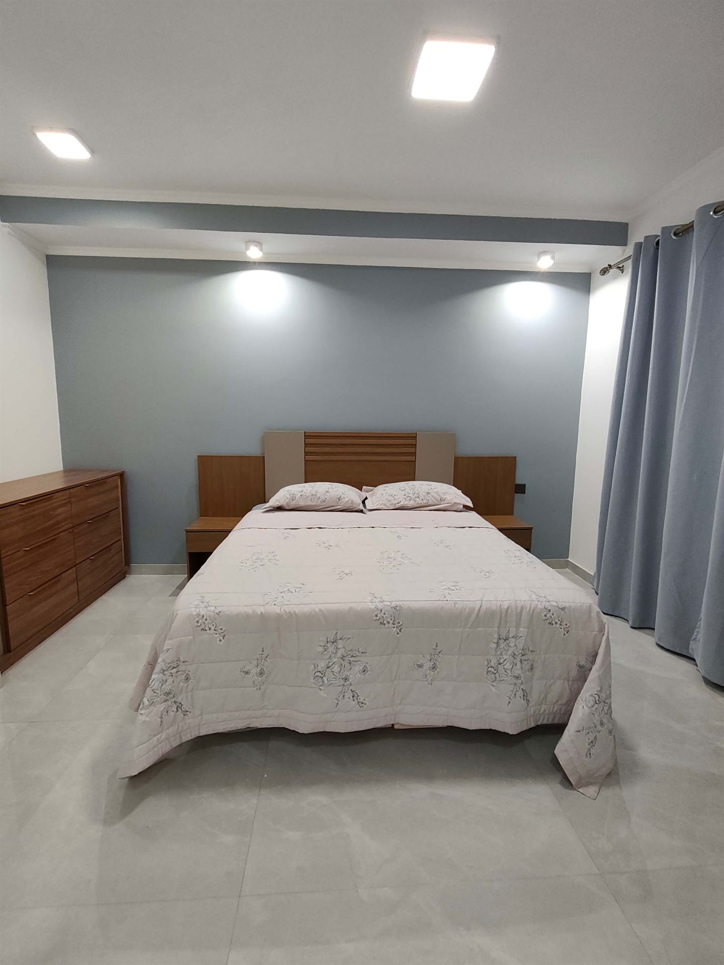 Dormitorio principal con cama king