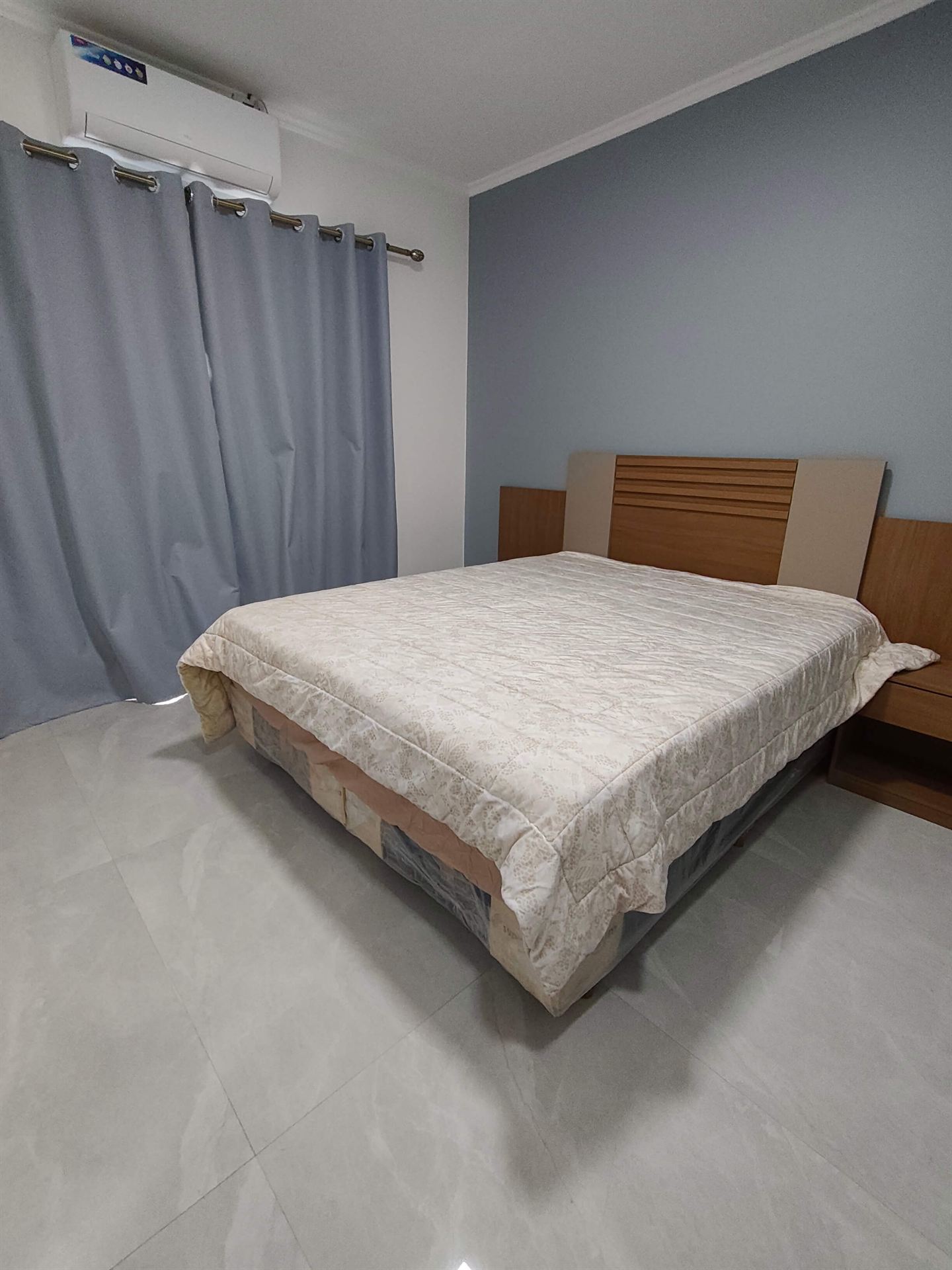 Dormitorio principal con aire acondicionado