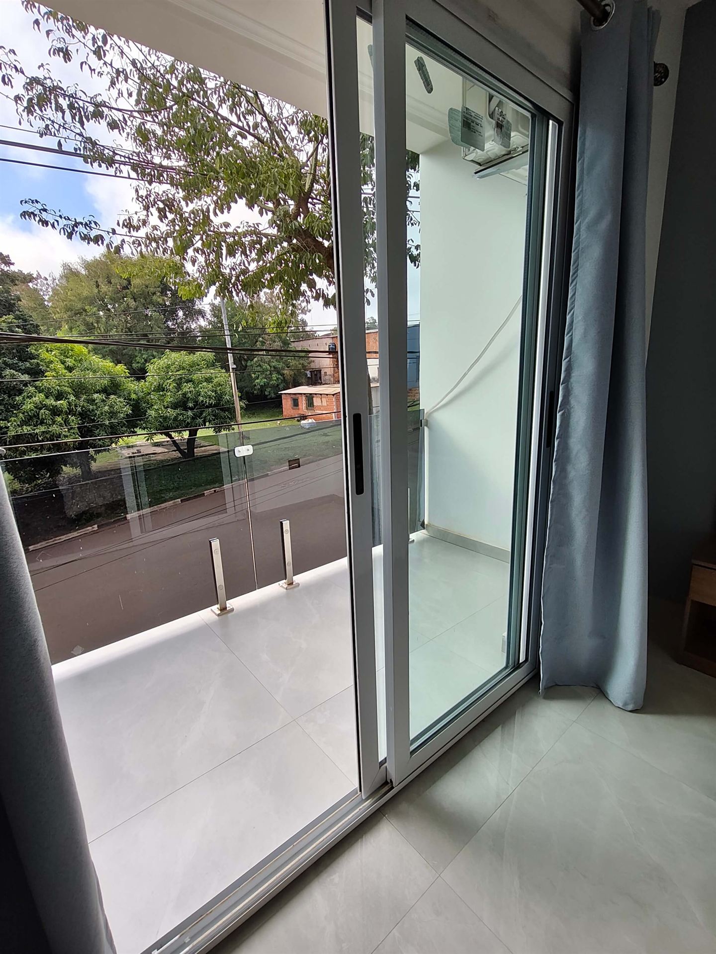 Balcón con vista a la calle