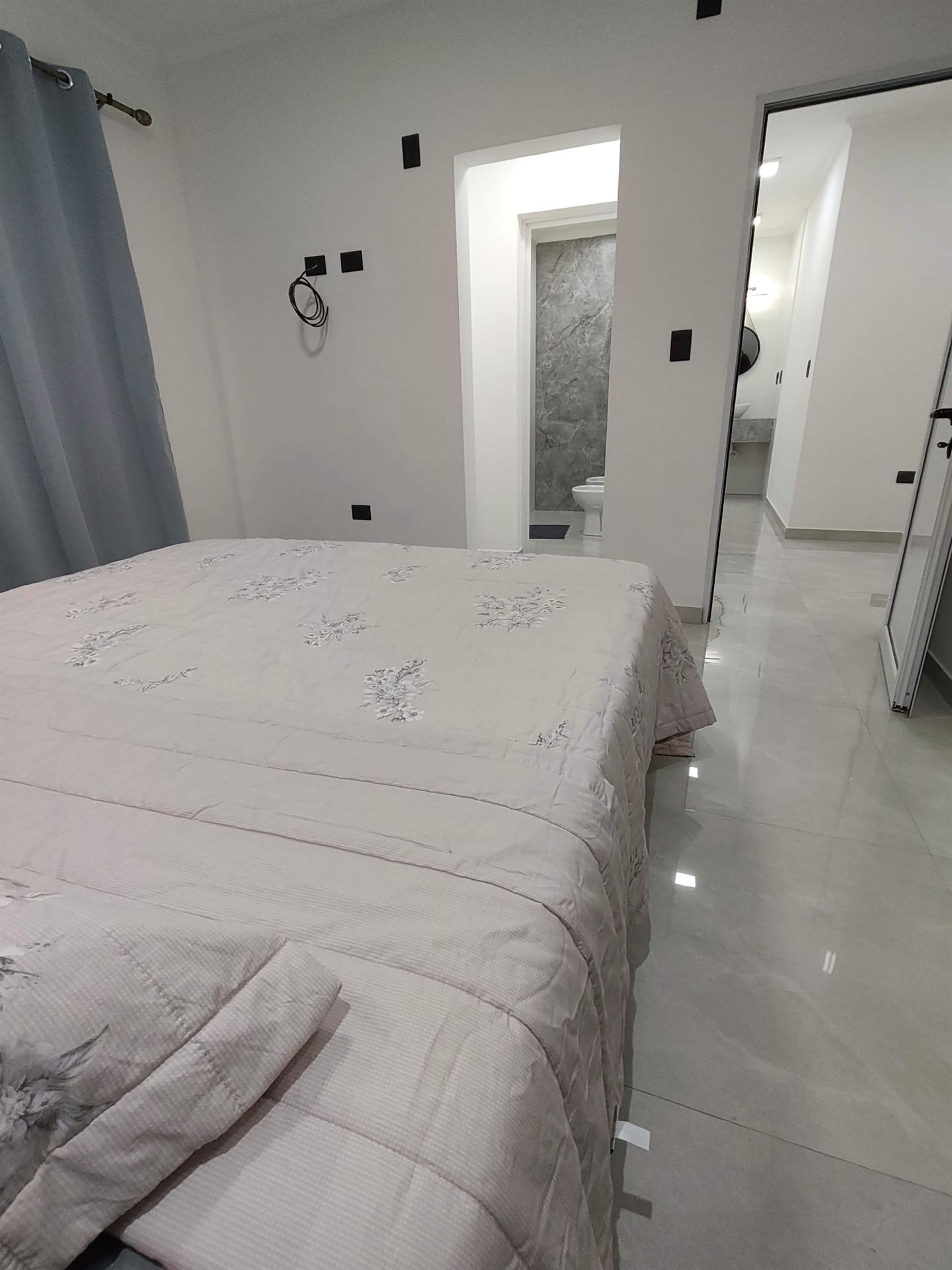 Dormitorio principal con baño en suite