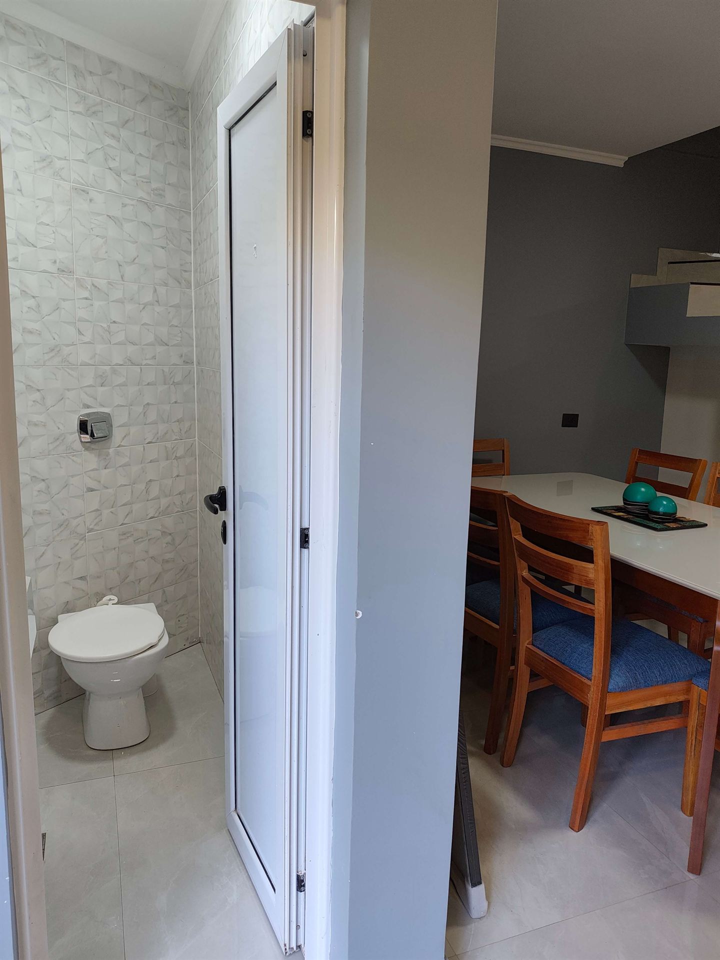Toilette junto al comedor